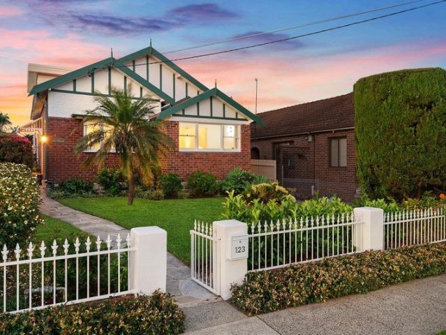 House for sale in Lower North Shore, Sydney