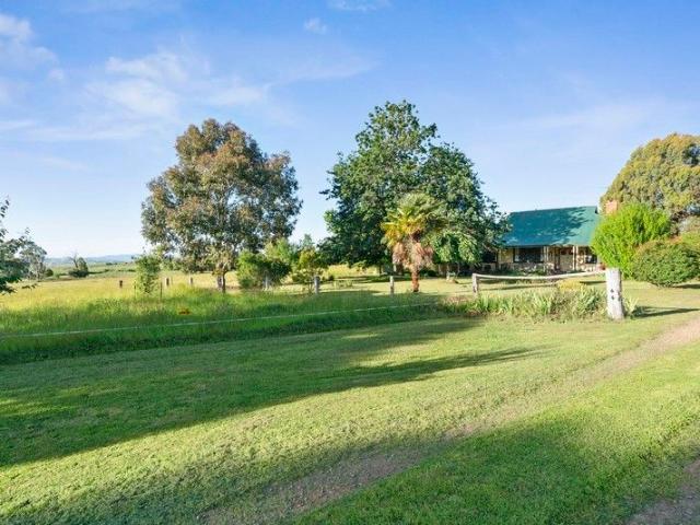 Cottage for sale in Boorolite, Victoria