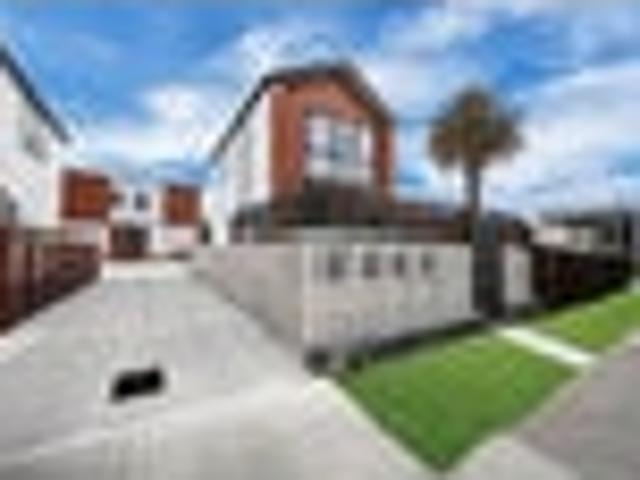 Townhouse for sale in East Tamaki