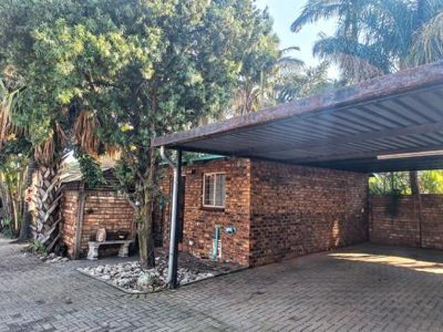 Townhouse for sale in Akasia, Gauteng