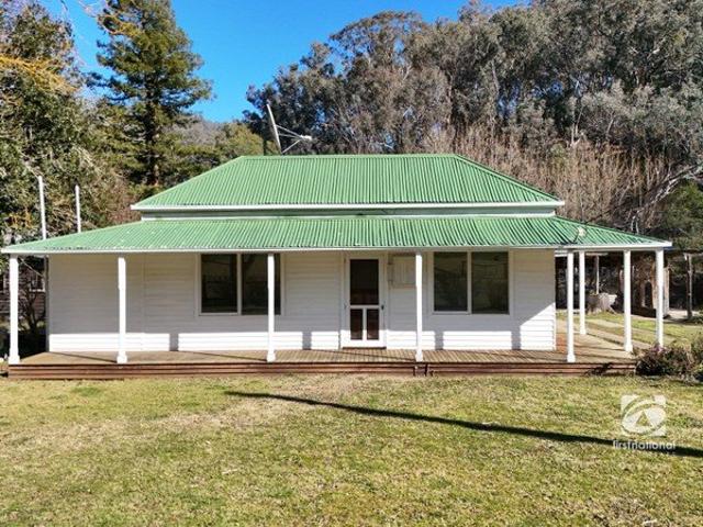 Cottage for sale in Swifts Creek, Victoria