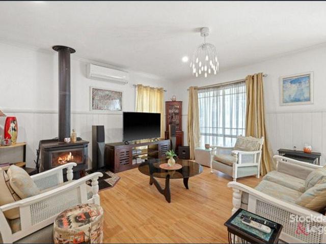 House for rent in Wimbledon Heights, Victoria