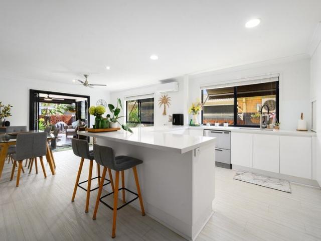 Duplex for rent in Paradise Point, Gold Coast City