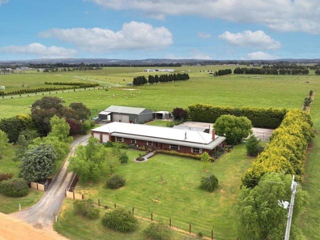 House for rent in Cambrian Hill, Victoria