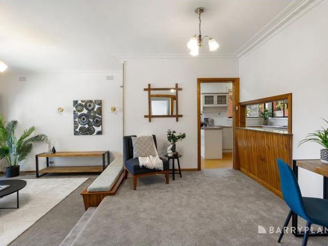 House for rent in Macedon Square, Melbourne