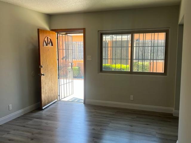 Room for rent in Canoga Park, California