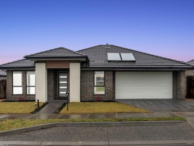 House for rent in Roxburgh Park, Melbourne