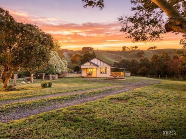 Cottage for sale in Kardella, Victoria