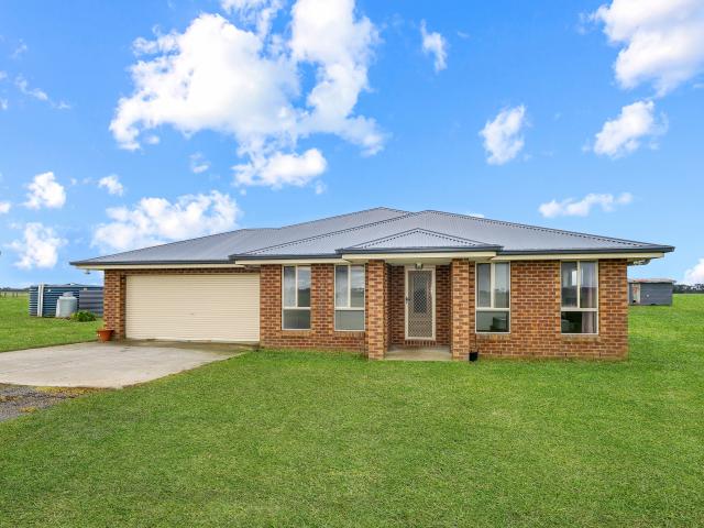 House for sale in Kirkstall, Victoria
