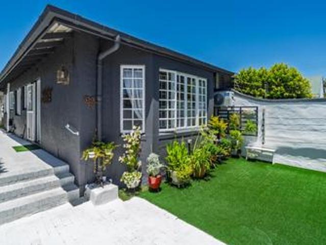 House for sale in Cape Town, Western Cape