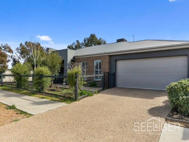 Townhouse for rent in Yarrawonga, Victoria
