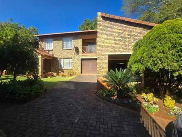 Townhouse for sale in Waterkloof, Gauteng