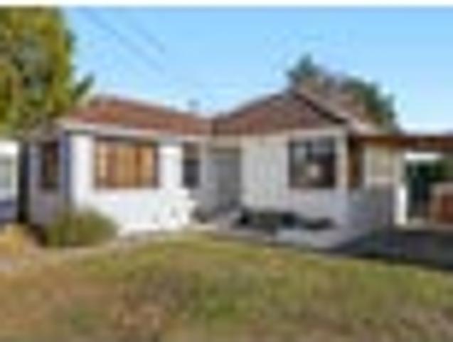 House for sale in Chaslands, Canterbury