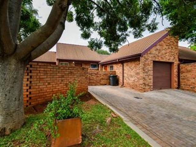 Townhouse for sale in Waterkloof, Gauteng
