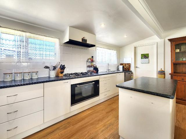 House for sale in Victoria