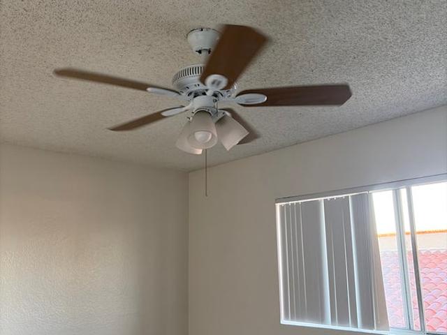 Room for rent in Huntington Beach, California
