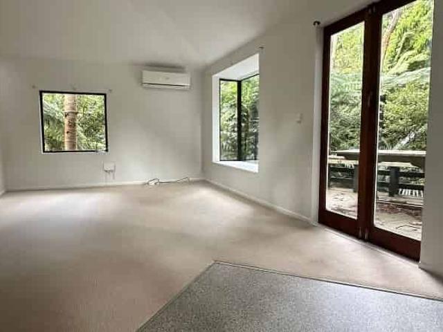Apartment for rent in Kōnini, Waitākere Ranges