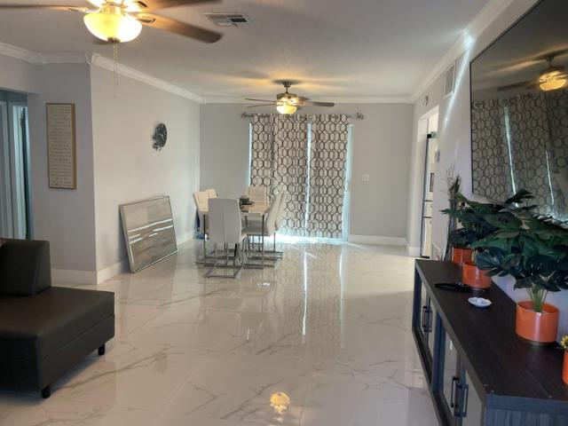 Room for rent in Pembroke Pines, Florida