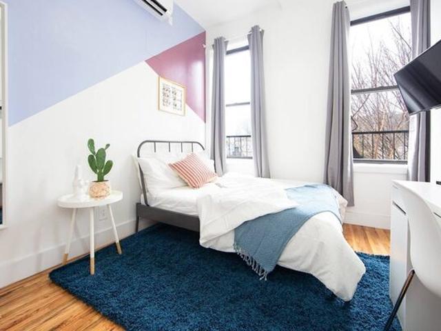 Room for rent in Arverne, New York