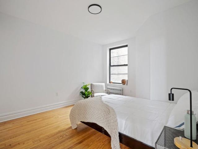 Room for rent in Arverne, New York