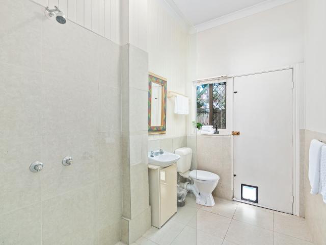 House for sale in Ashmore City