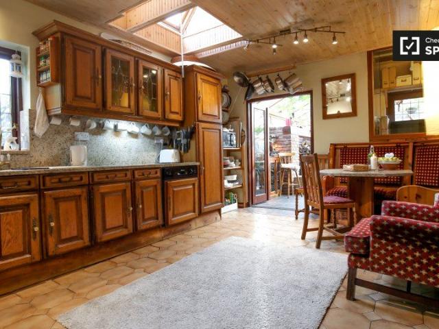 Room to rent in Rush
