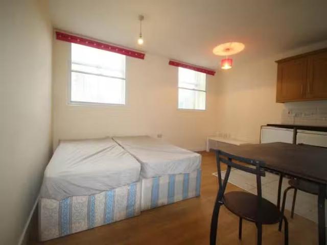 House for rent in Joiner's Square, Hanley