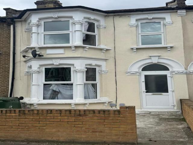 Apartment for rent in Manor Park, Greater London