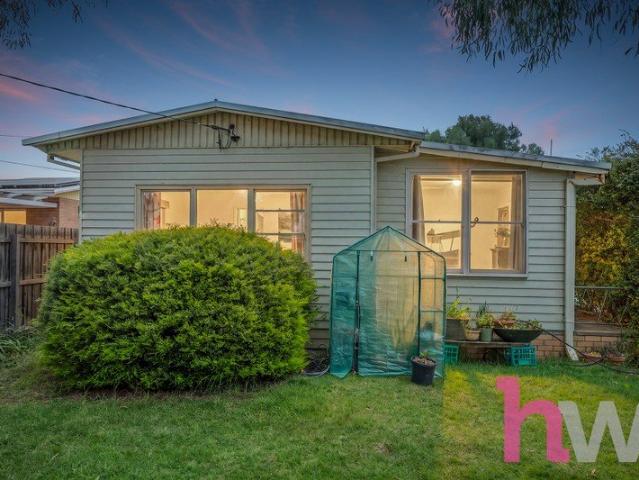 House for sale in Newcomb, Geelong