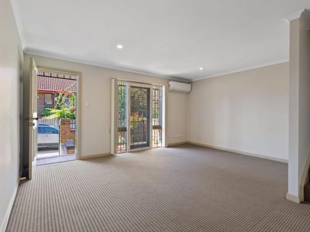 Townhouse for rent in Sydney, New South Wales