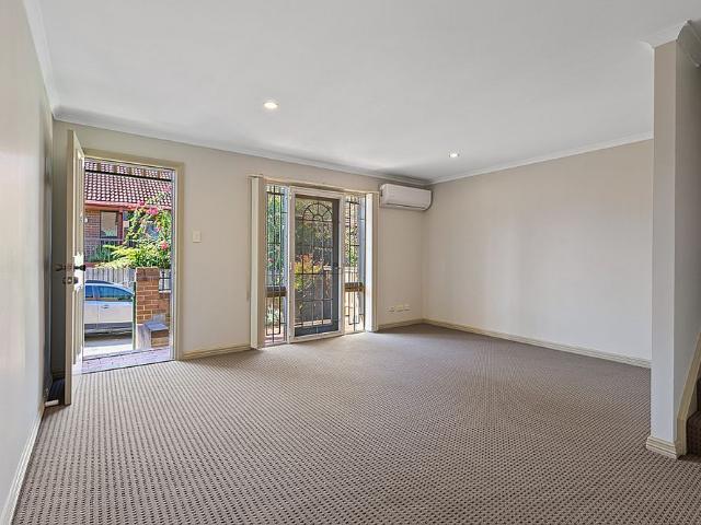 Townhouse for rent in Sydney, New South Wales