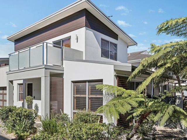 Townhouse for sale in Sutherland, New South Wales
