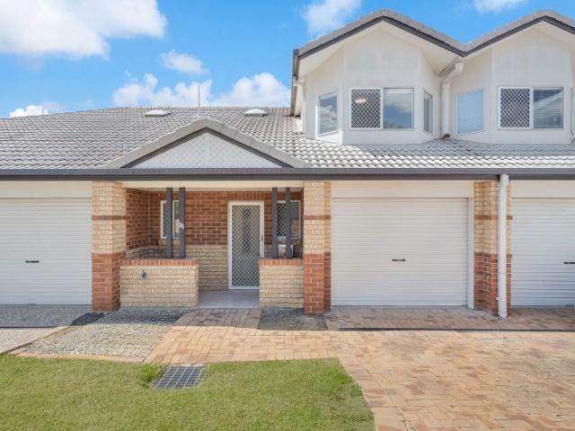 Townhouse for sale in Sinnamon Park, Greater Brisbane