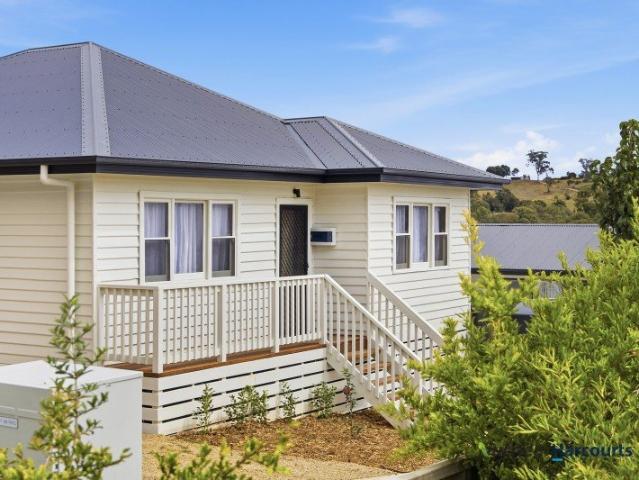 Townhouse for sale in Alexandra, Victoria