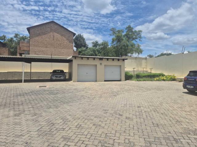 Apartment for rent in Paulshof, Alexandra