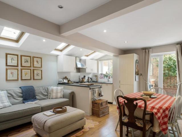 Apartment for rent in West Kensington, Greater London