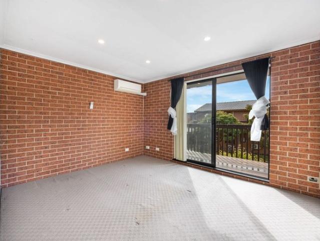 Townhouse for rent in Queanbeyan, New South Wales