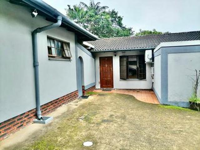 Townhouse for sale in Amanzimtoti, Kwazulu-natal
