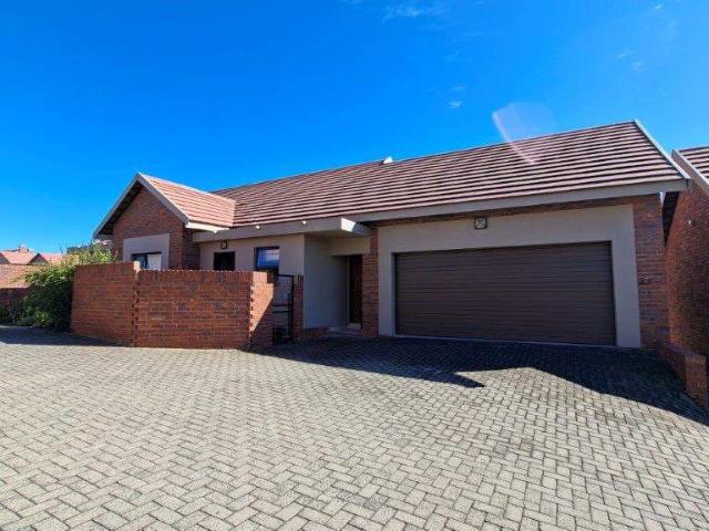 Townhouse for sale in Bloemfontein, Free State