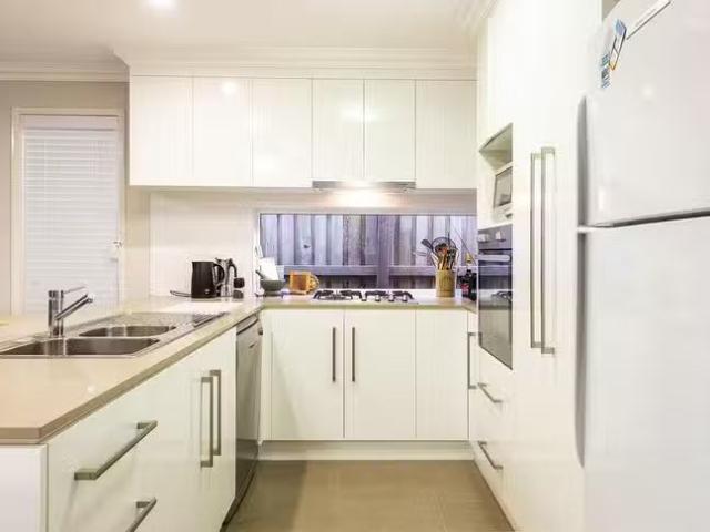 Apartment for rent in Centenary Heights, Queensland