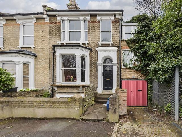 Apartment for rent in Lower Clapton, Greater London