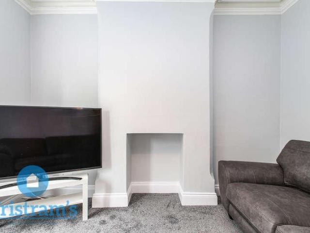 Townhouse for rent in Compton Acres, Barton In Fabis
