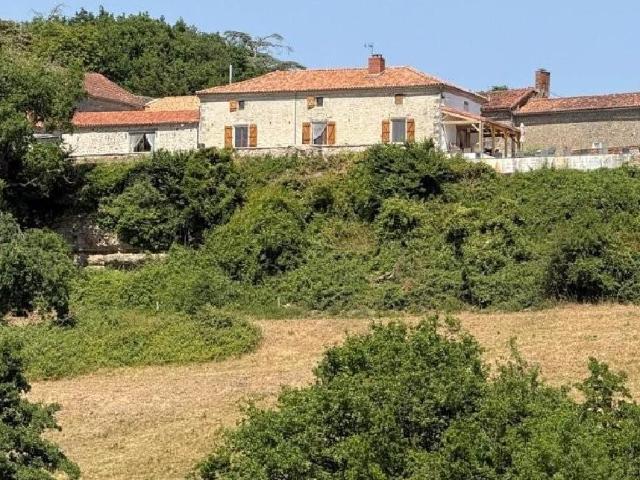 Maison vente à Montmorillon, Charroux