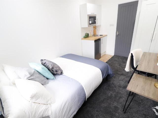 Room for rent in Cannon Park, West Midlands