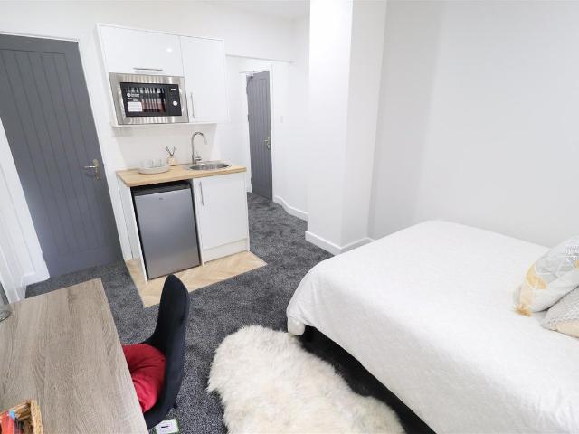 Room for rent in Cannon Park, West Midlands