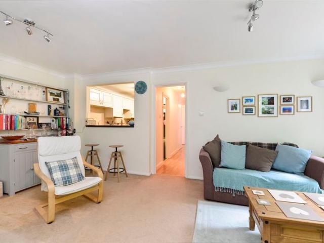 Apartment for rent in Binscombe, Fole