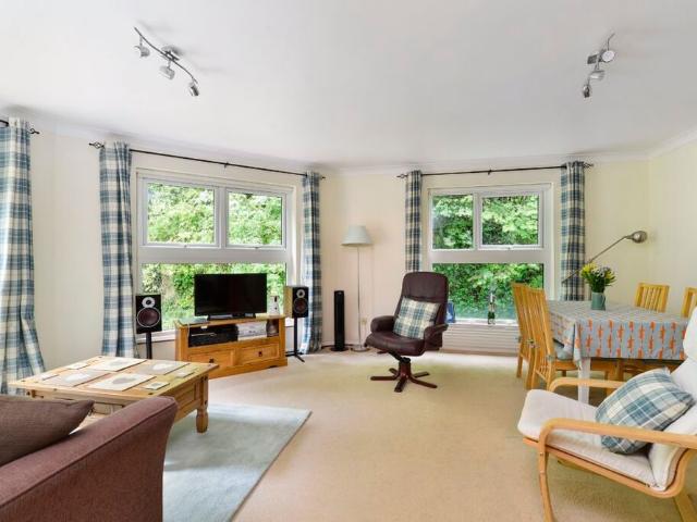 Apartment for rent in Binscombe, Waverley