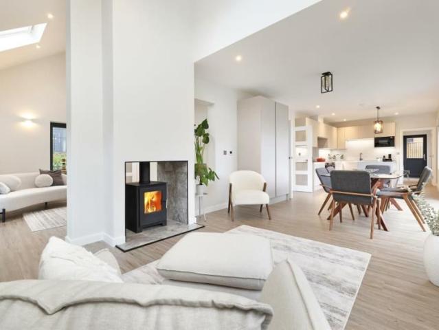 House for rent in Pachesham Park, Surrey