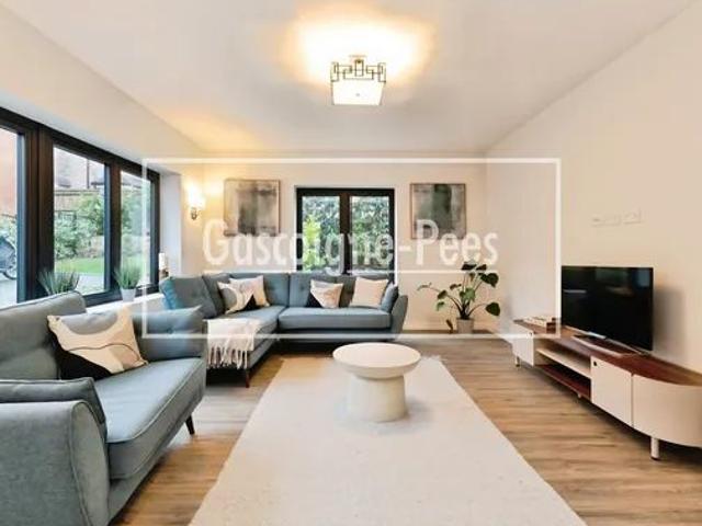 House for rent in Pachesham Park, Surrey