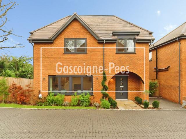 Apartment for rent in Pachesham Park, Surrey